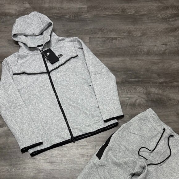 Nike tech New size large Set hoodie and sweats
